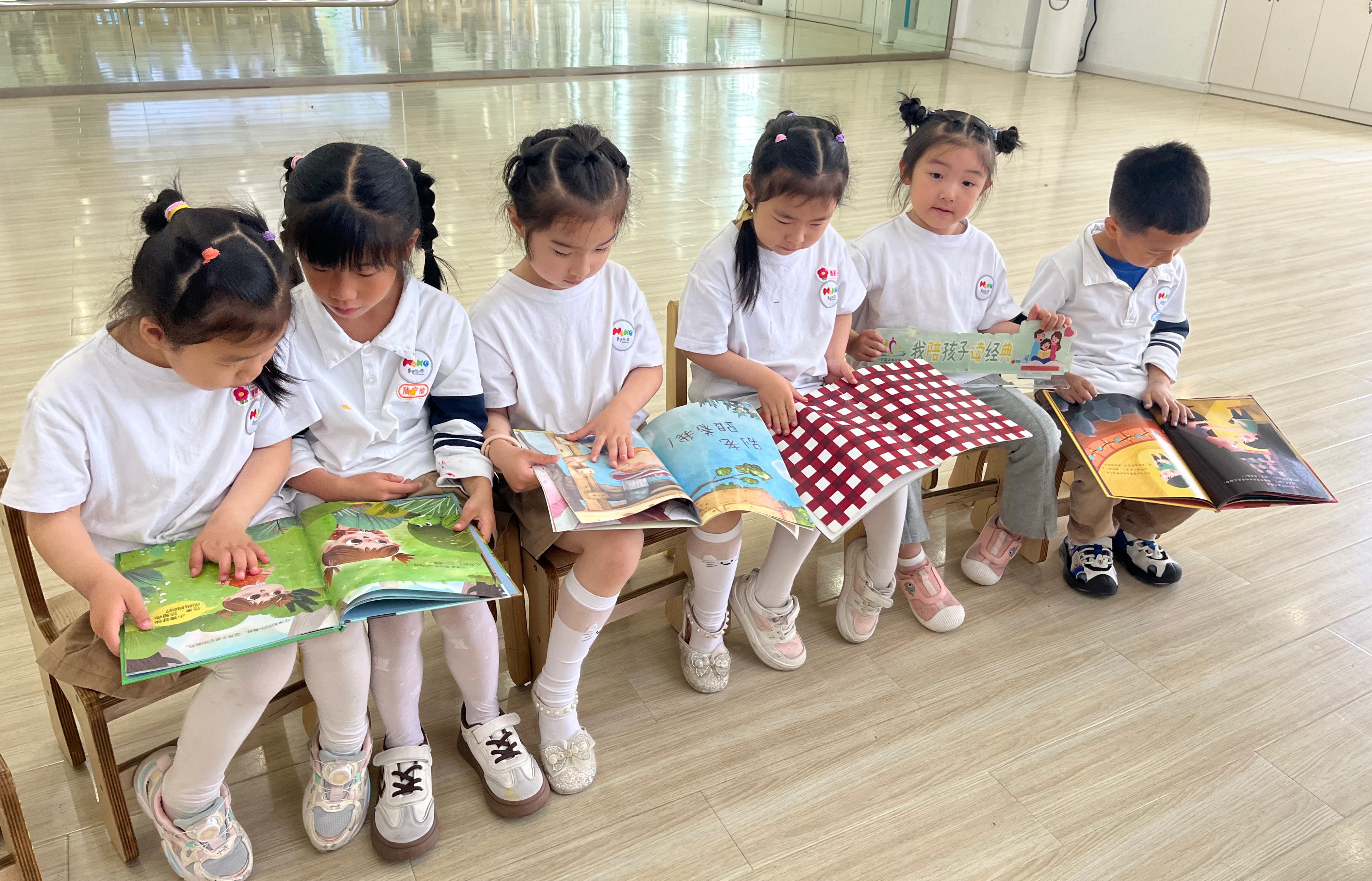 我陪孩子读经典活动.JPG
