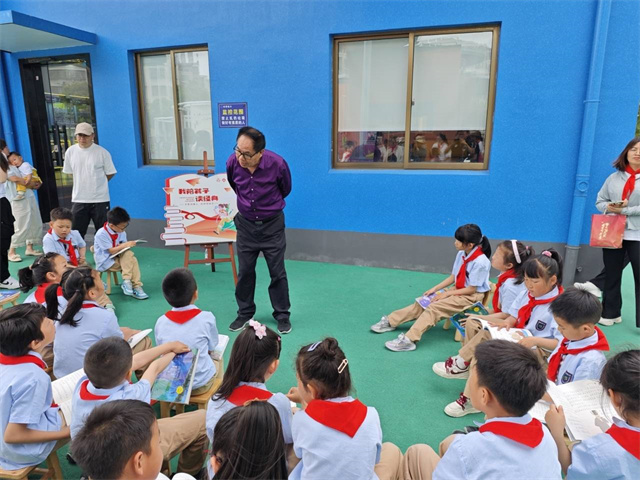 柴桥成校开展“书香润童心 阅读伴成长”我陪孩子读经典活动.jpg
