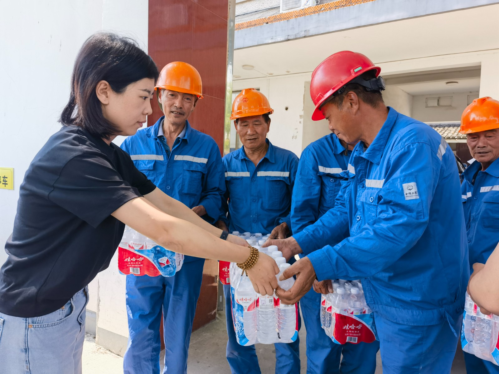 柴桥：送一份清凉 道一声辛苦.jpg