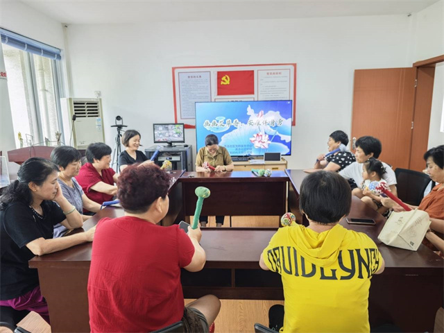 柴桥成校：“艾”在身边 “锤”出健康.jpg