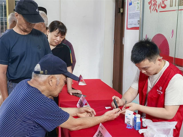 柴桥成校：便民服务惠邻里 “医”路同行护健康.jpg