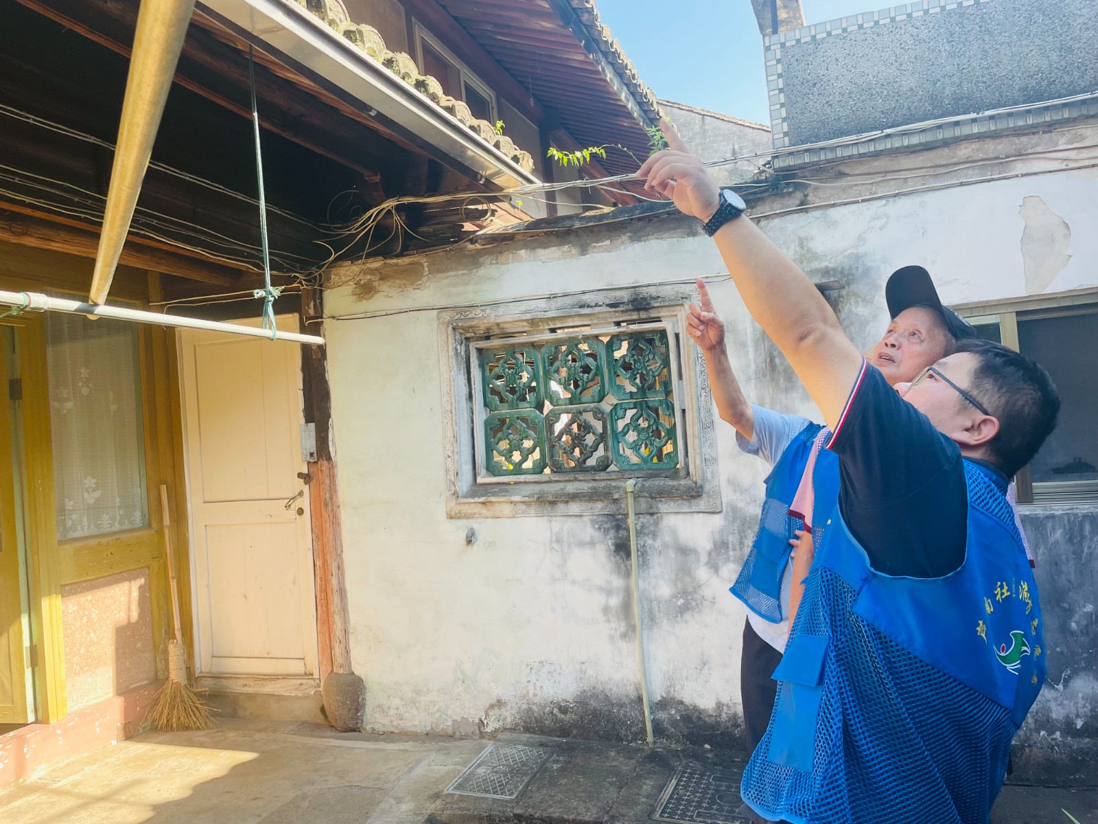 柴桥：走街串巷进墙门 “柴小安”筑牢安全“防护墙”.jpg