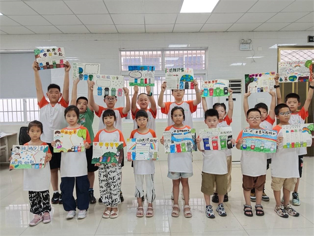 北仑柴桥成校：垃圾分类手抄报点亮假日学校环保之光.jpg