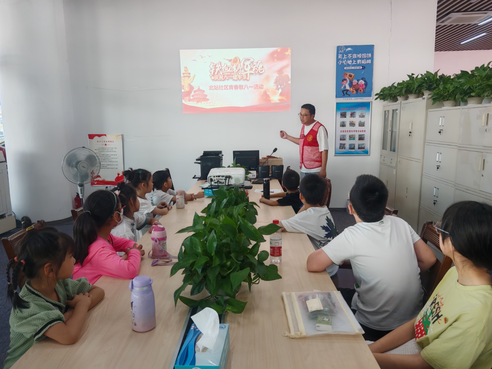 铁血铸军魂 青春敬八一1.jpg