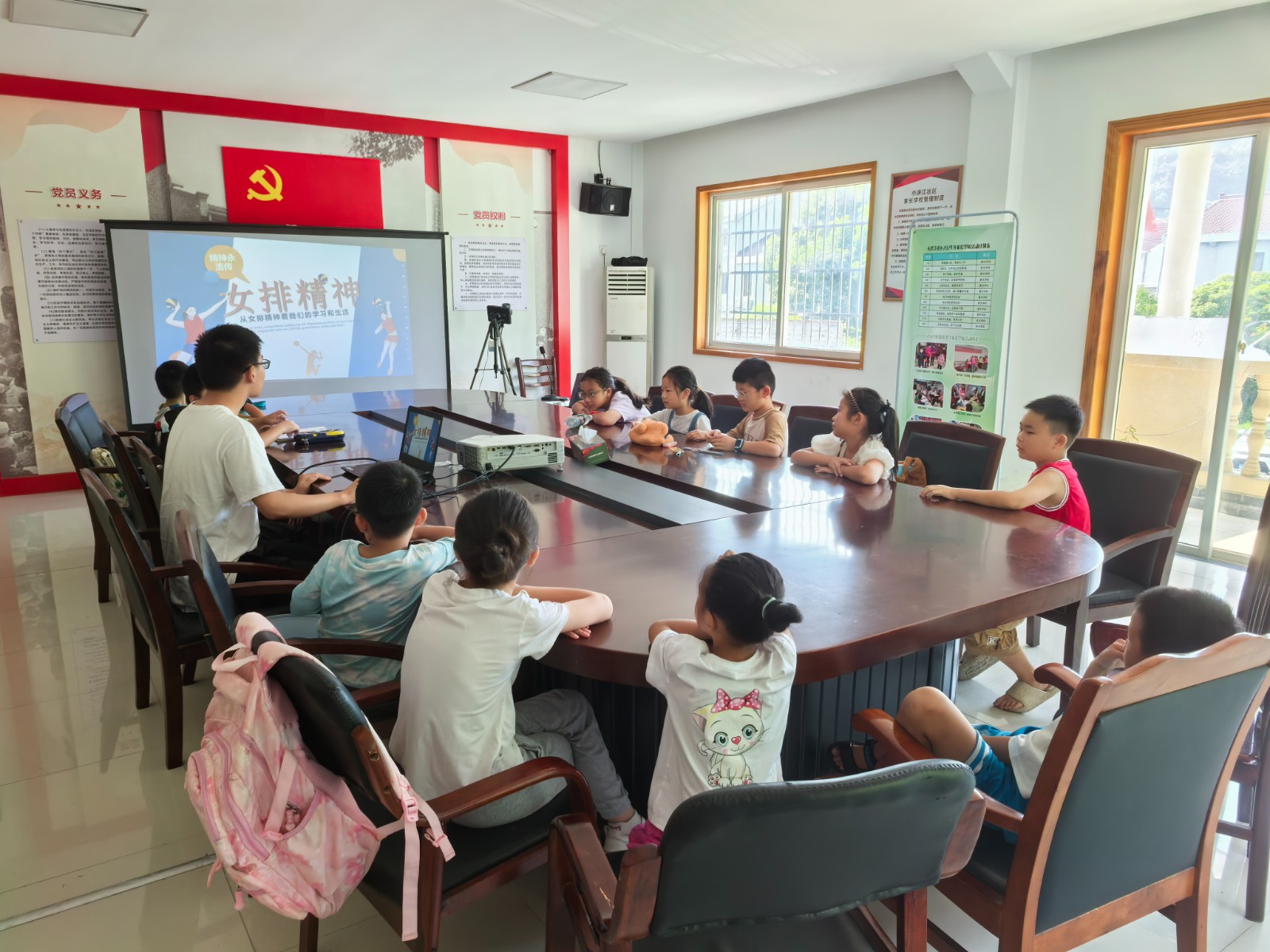小浃江社区假日学校：学习女排精神，汲取奋进力量.jpg