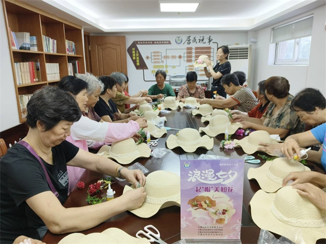 北仑柴桥成校：花样过七夕 一起“帽”美如花.jpg