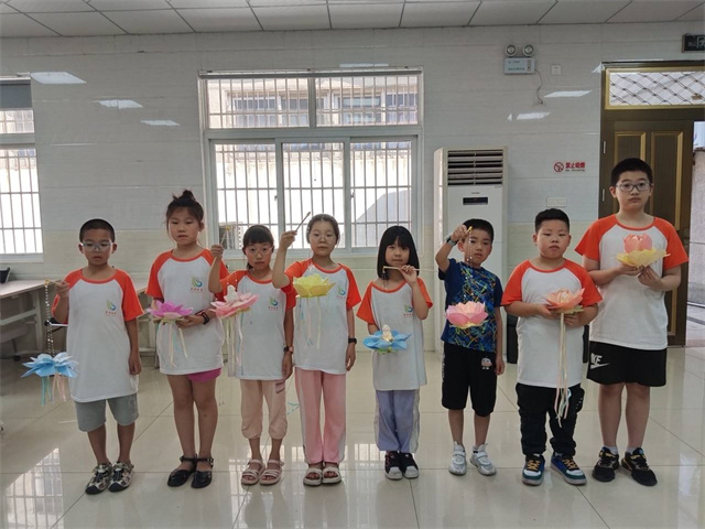 北仑柴桥成校：荷韵童心 灯映未来.jpg