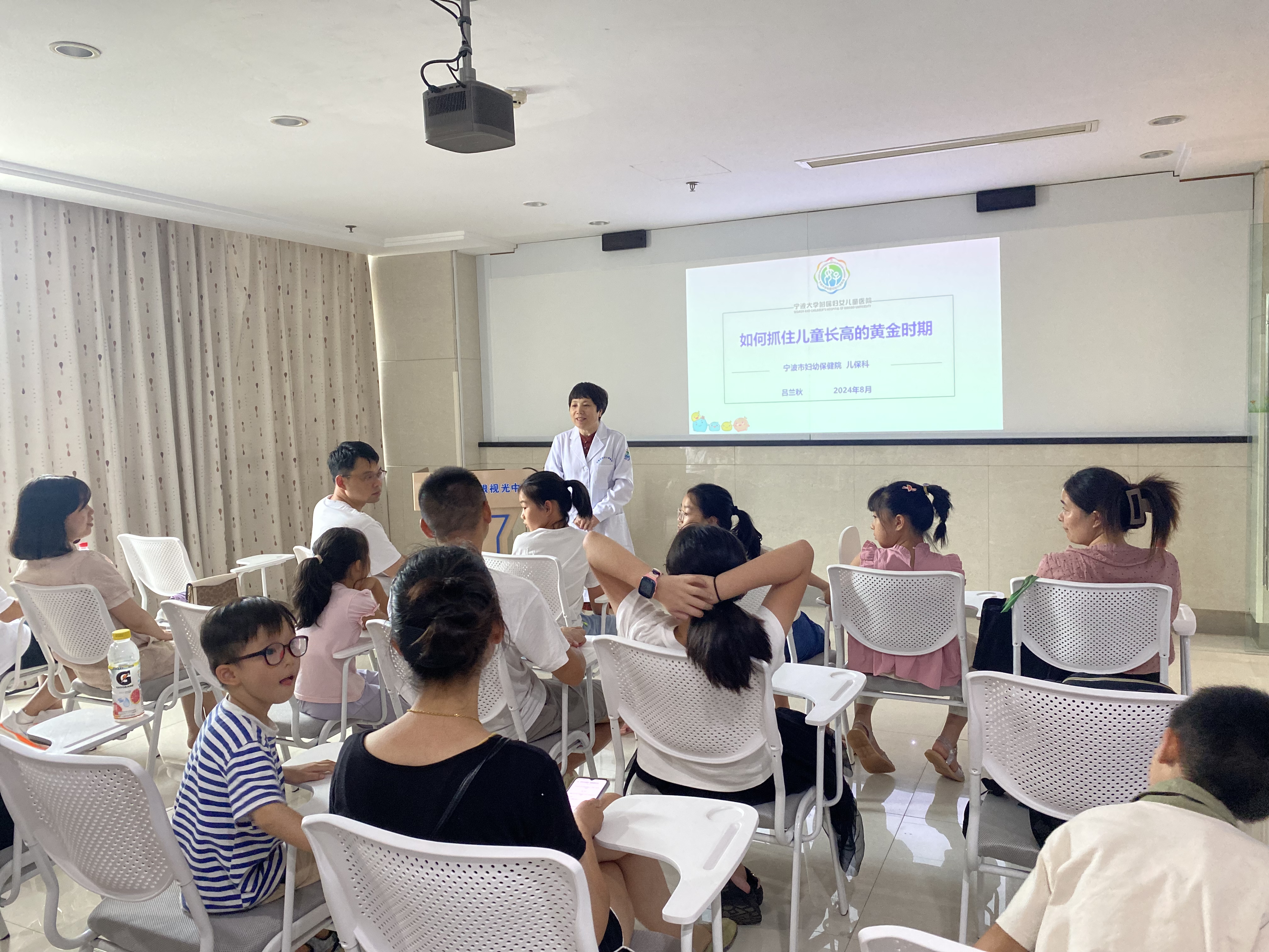 08-02共筑青少年健康未来——儿童保健科服务健康直通车 (2).jpg