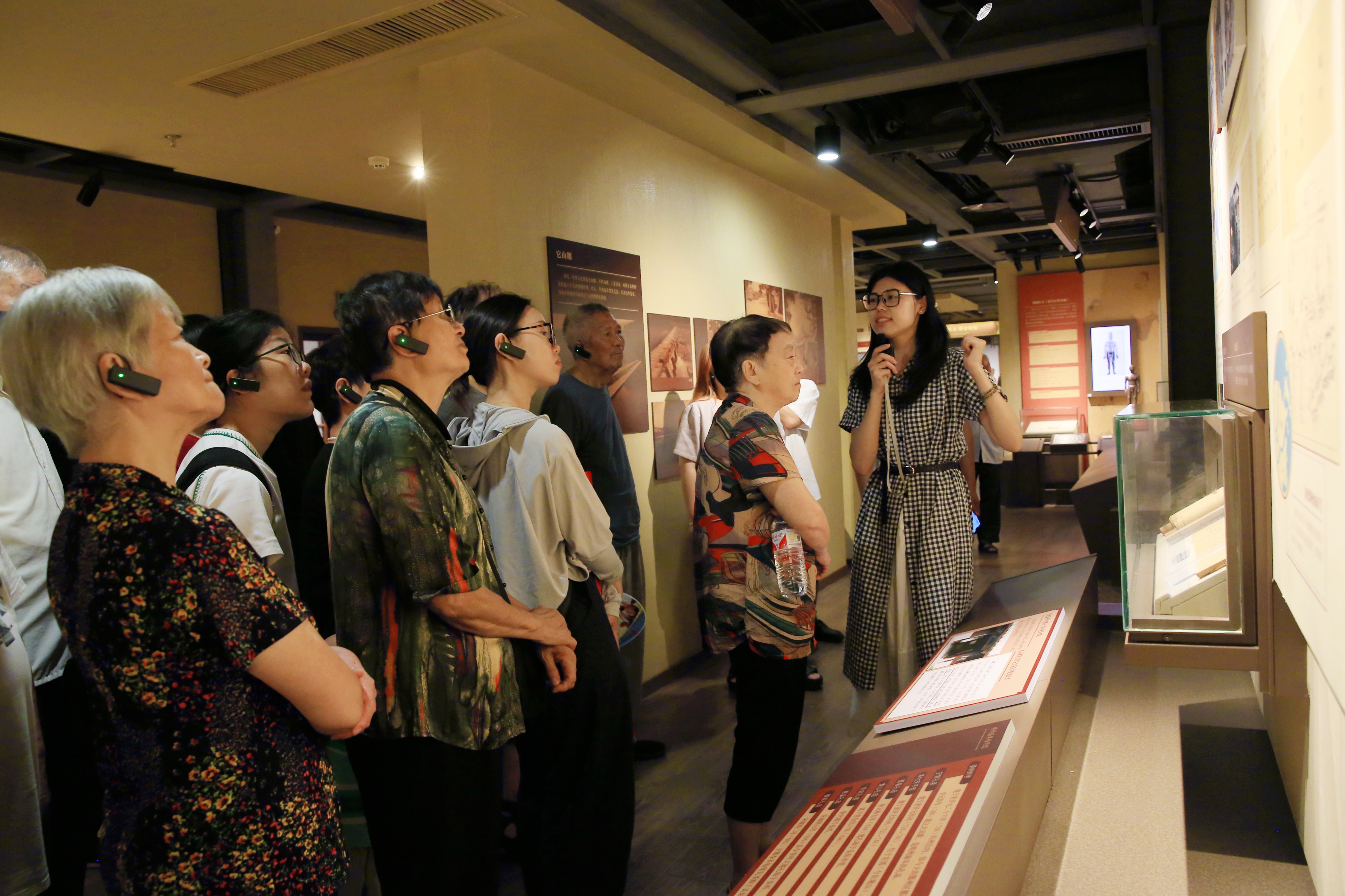 08-15感悟思想伟力 追寻历史足迹 参观宁波教育博物馆 (1).jpg