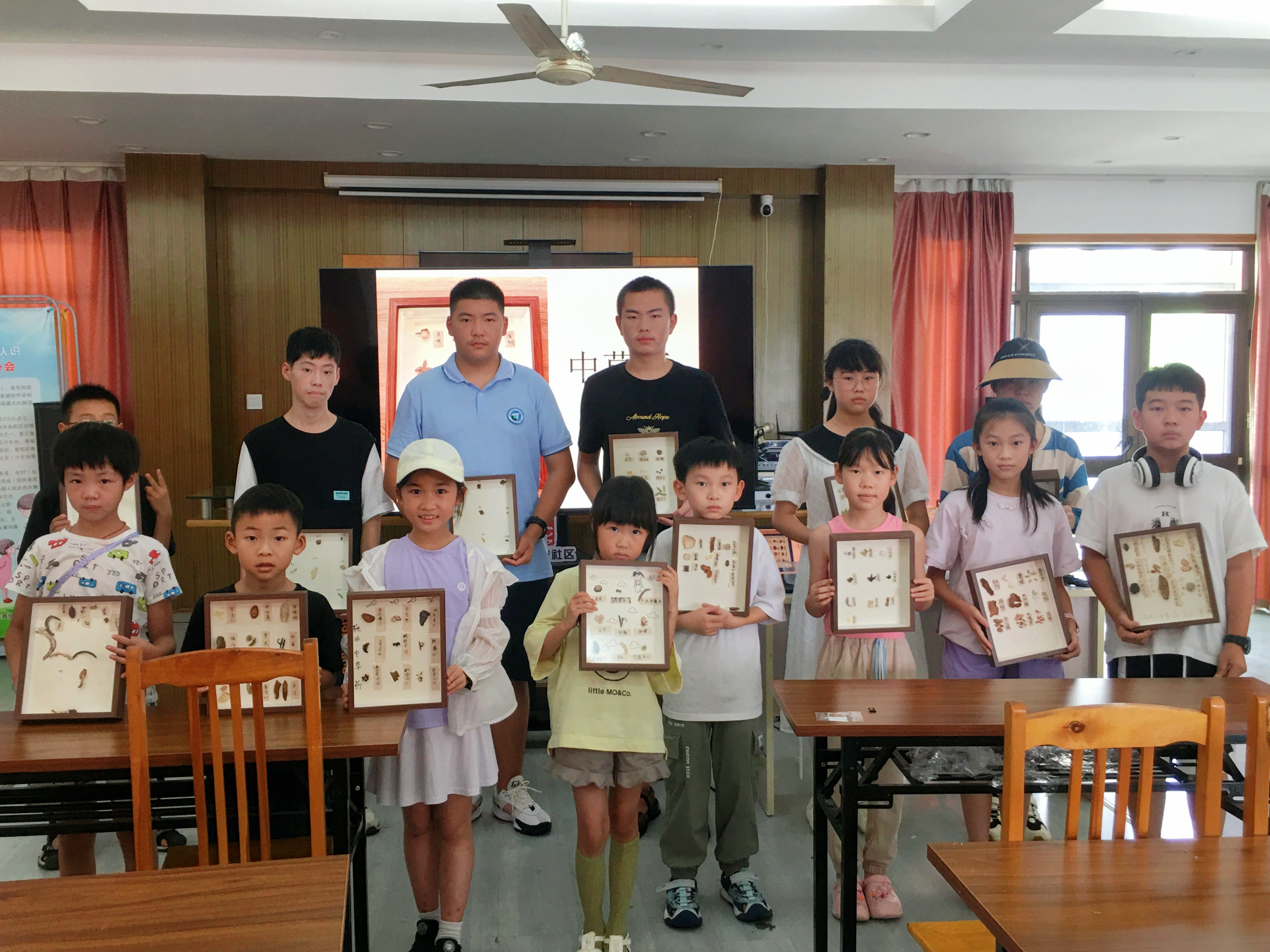 08-15探索自然奥秘，手作中草药标本活动 (2).jpg