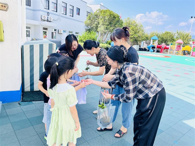 北仑柴桥成校：“师”情“花”意 与你“香”伴.jpg