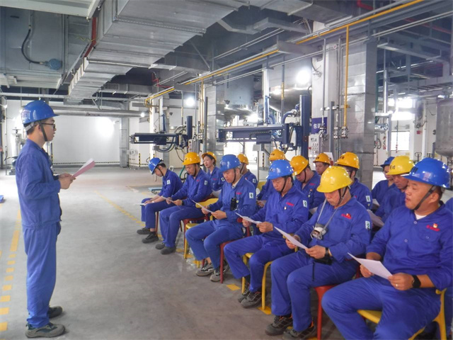 北仑柴桥成校：车间党课热潮涌动 一线工人共学党的二十届三中会全精神.jpg