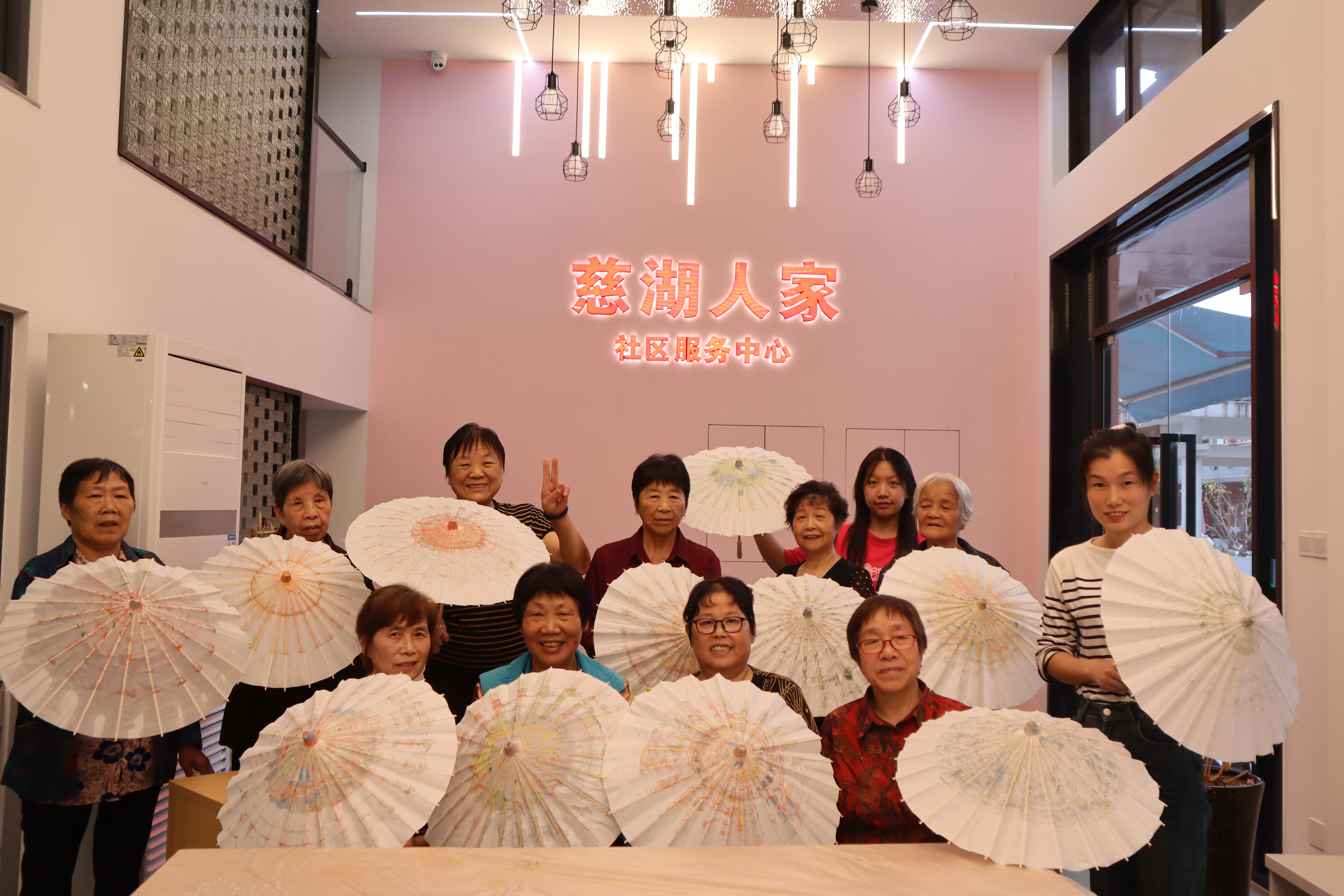 10-16漆扇手作，点出多彩人生 (1).JPG