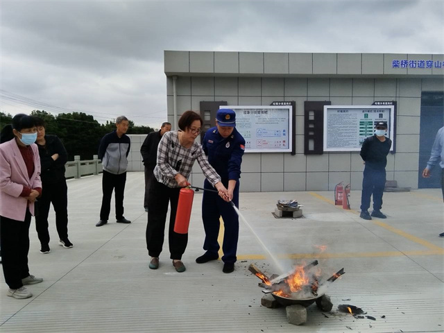 北仑柴桥成校：消防演练筑防线 防患未“燃”保平安.jpg