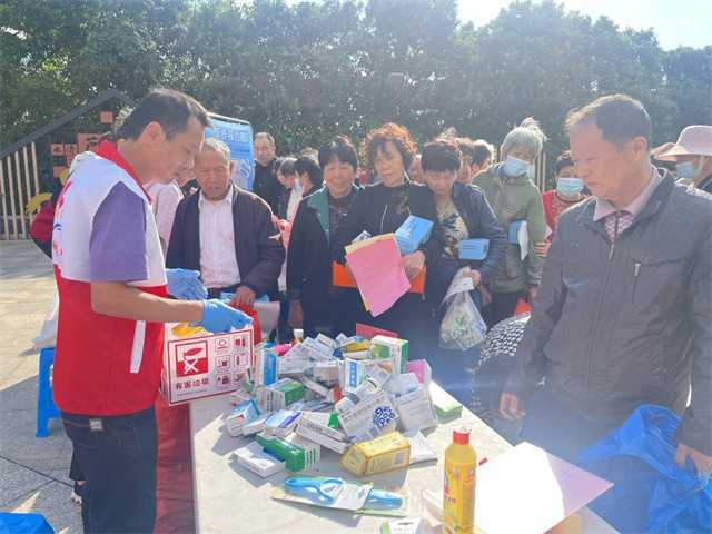 北仑柴桥成校：红领四季 爱在金秋11.jpg