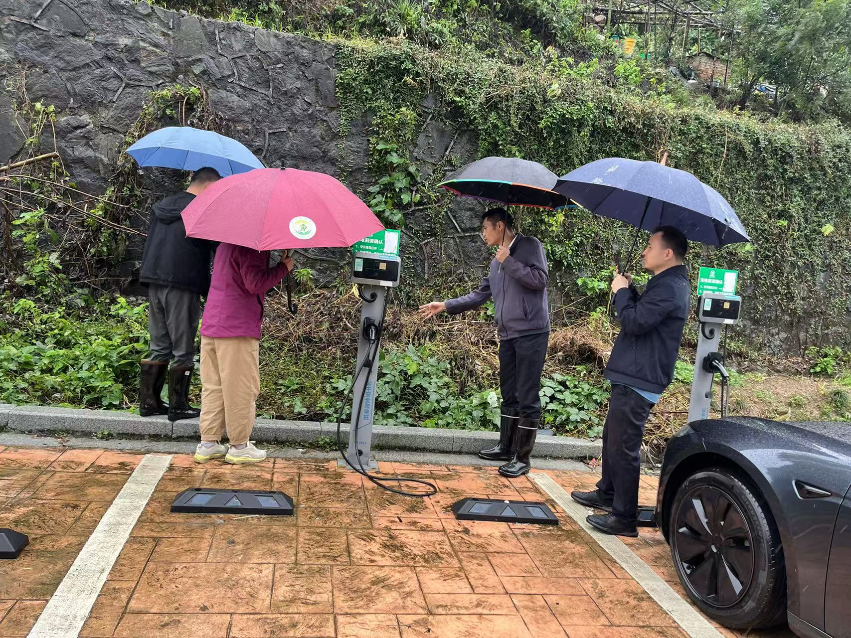 11-01慈湖人家社区：台风中的坚守与担当 (4).jpg