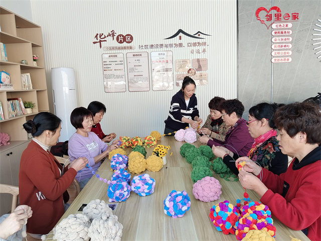 北仑柴桥成校：编织多彩坐垫 给生活加点“织”味.jpg