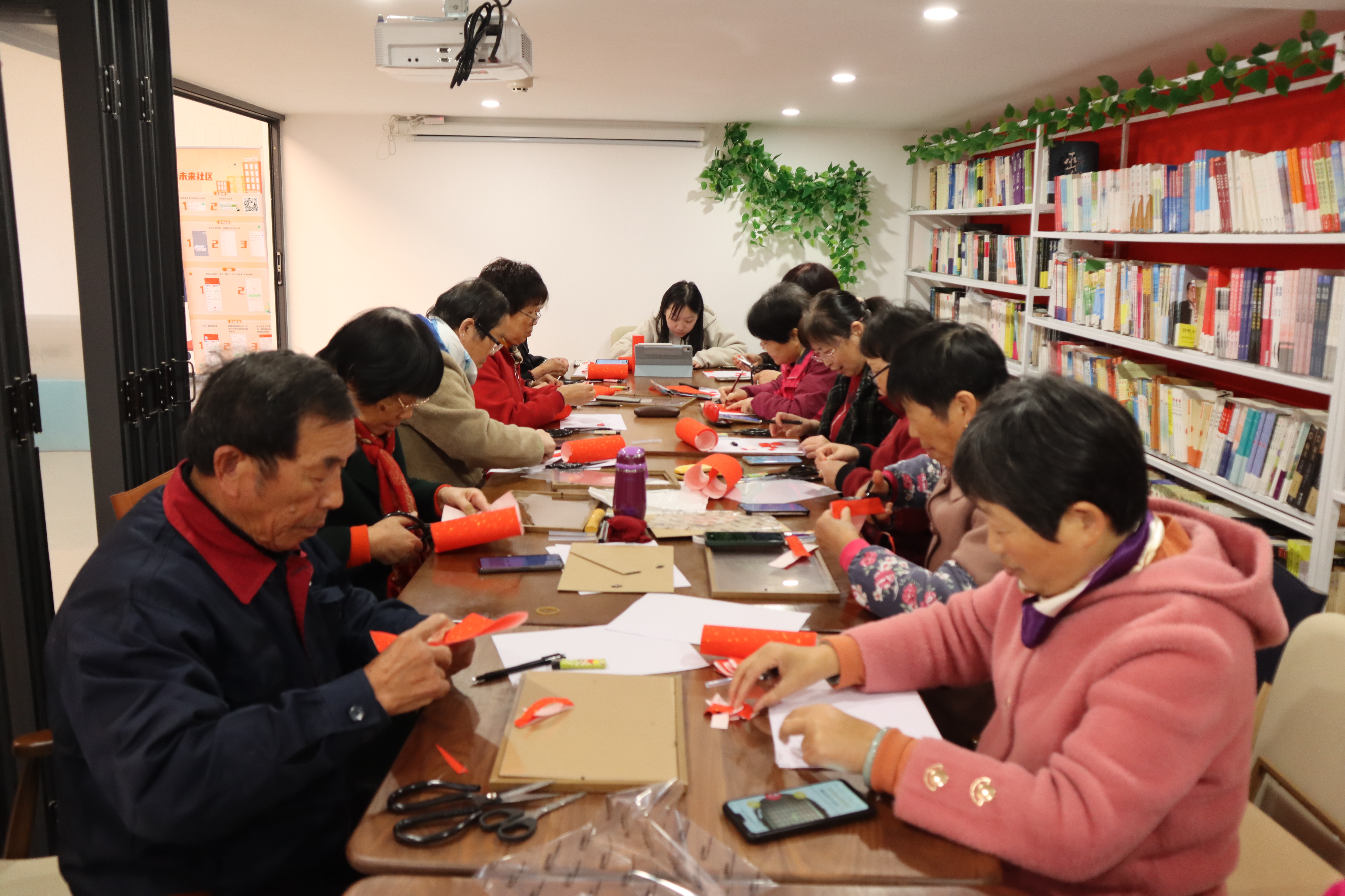 12-06书香四溢，福满社区 ——百福图手作 (1).JPG