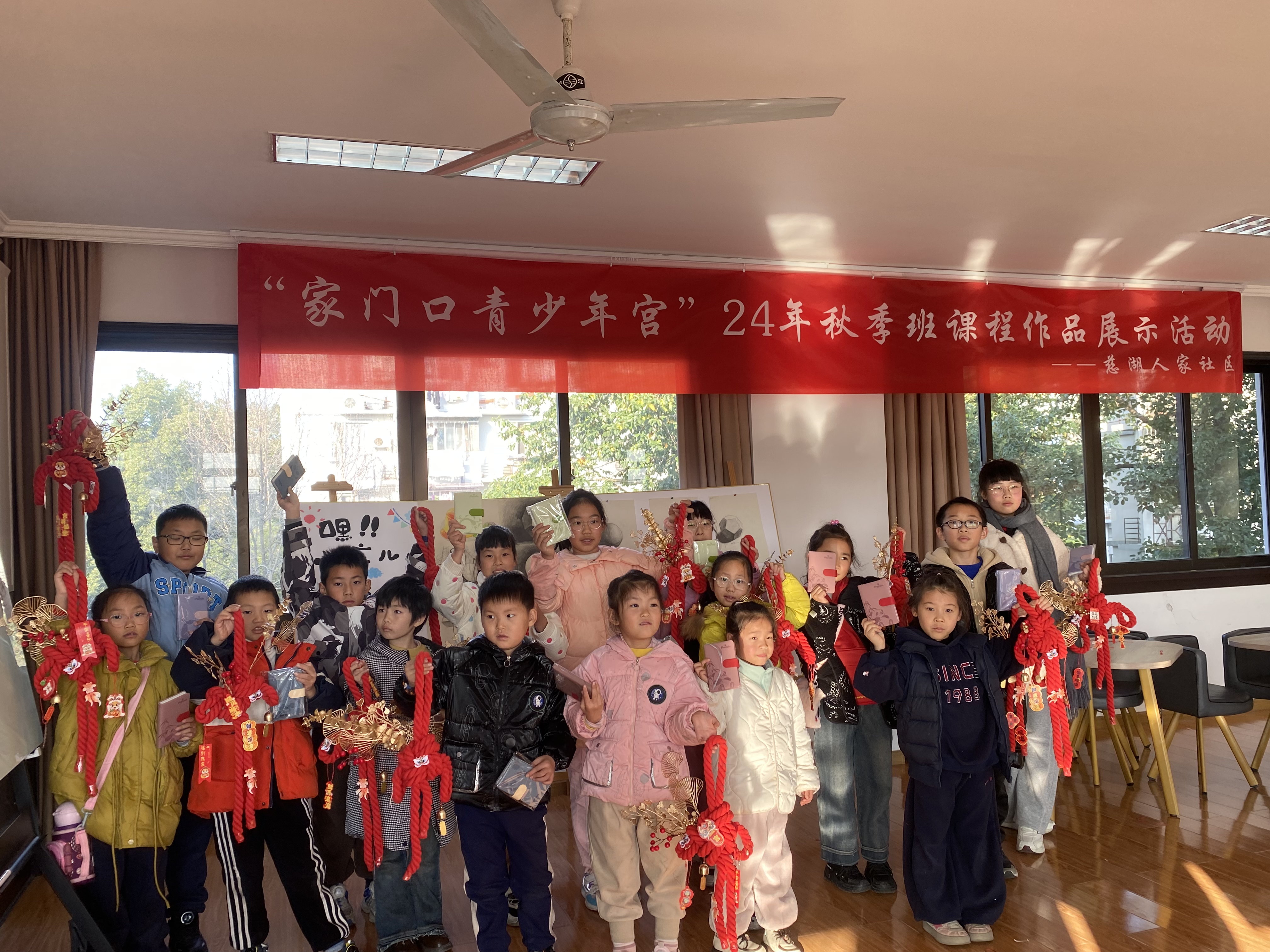 12-15“结” 艺凝萃・“绘” 梦飞扬 —— 慈湖人家社区青少艺韵双享会 (2).jpg