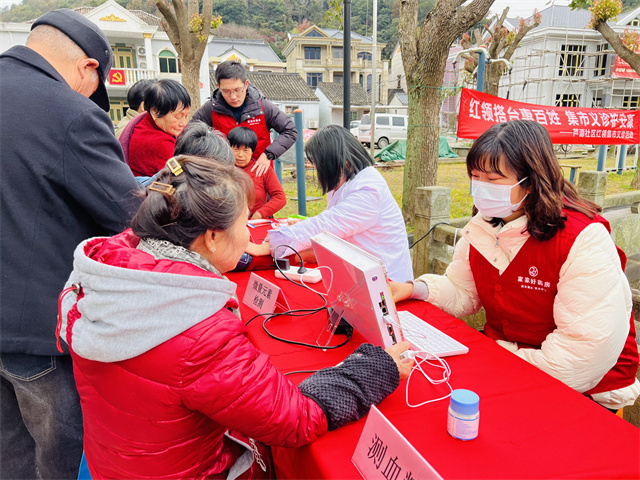 北仑柴桥成校：红领搭台惠百姓 集市义诊护安康.jpg
