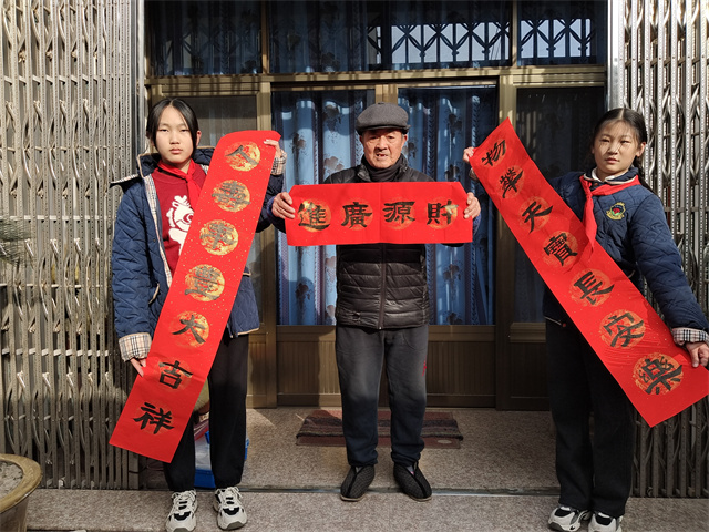 北仑柴桥成校：笔墨传情 童心连侨.jpg