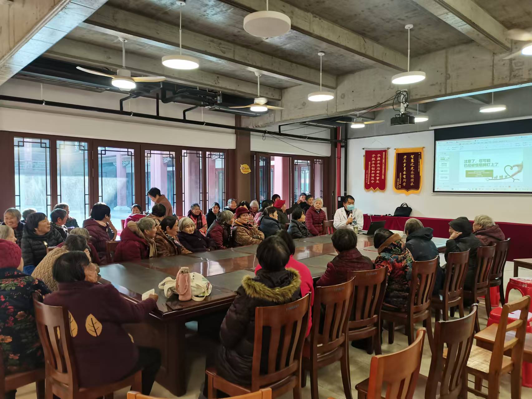 西门外村举办老年人慢阴肺讲座2.jpg
