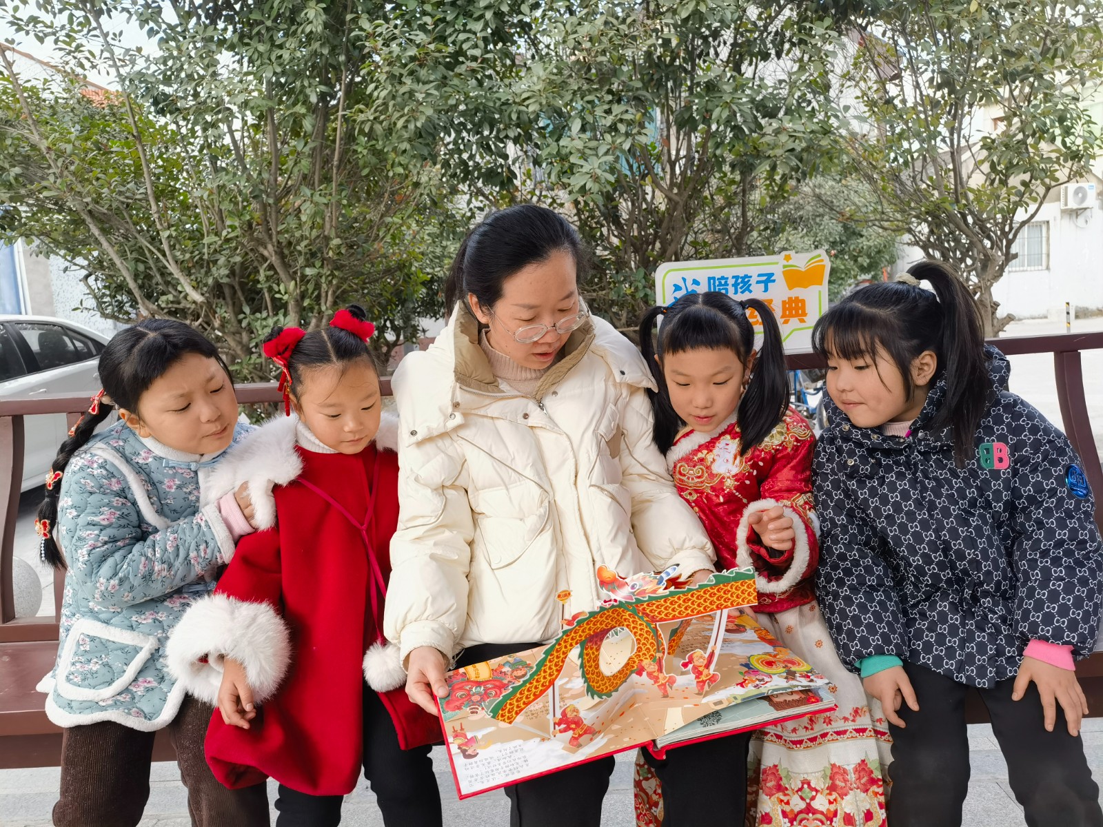 柴桥：我陪孩子读经典  重温传统年味.jpg