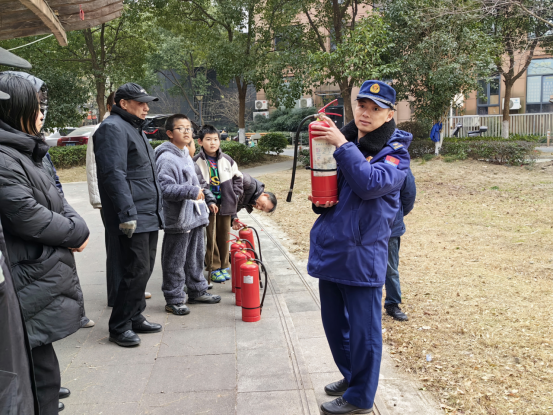 20250117梁祝社区：筑牢安全防线，共筑美好家园 —— 峰锦丽庭小区消防演练596.png