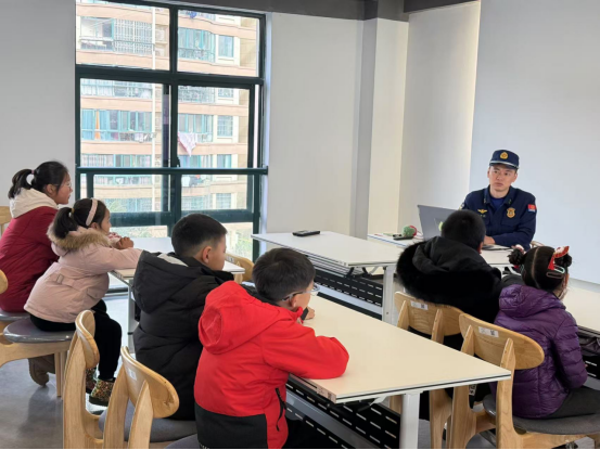 20250117高桥社区开展青少年寒假消防禁毒普法宣传系列活动 750.png