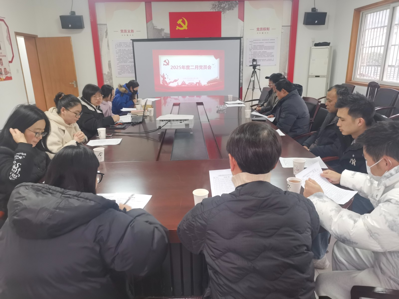小浃江社区党群服务中心：召开党员座谈会，清廉意识树心中.jpg