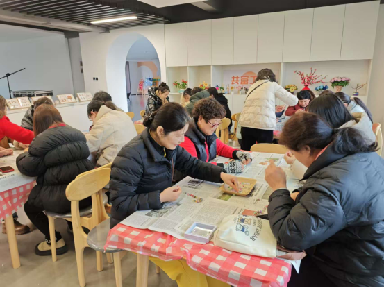 巧手绘生活，串珠添光彩 —— 高桥社区举办丙烯绘画与串珠手工活动639.png