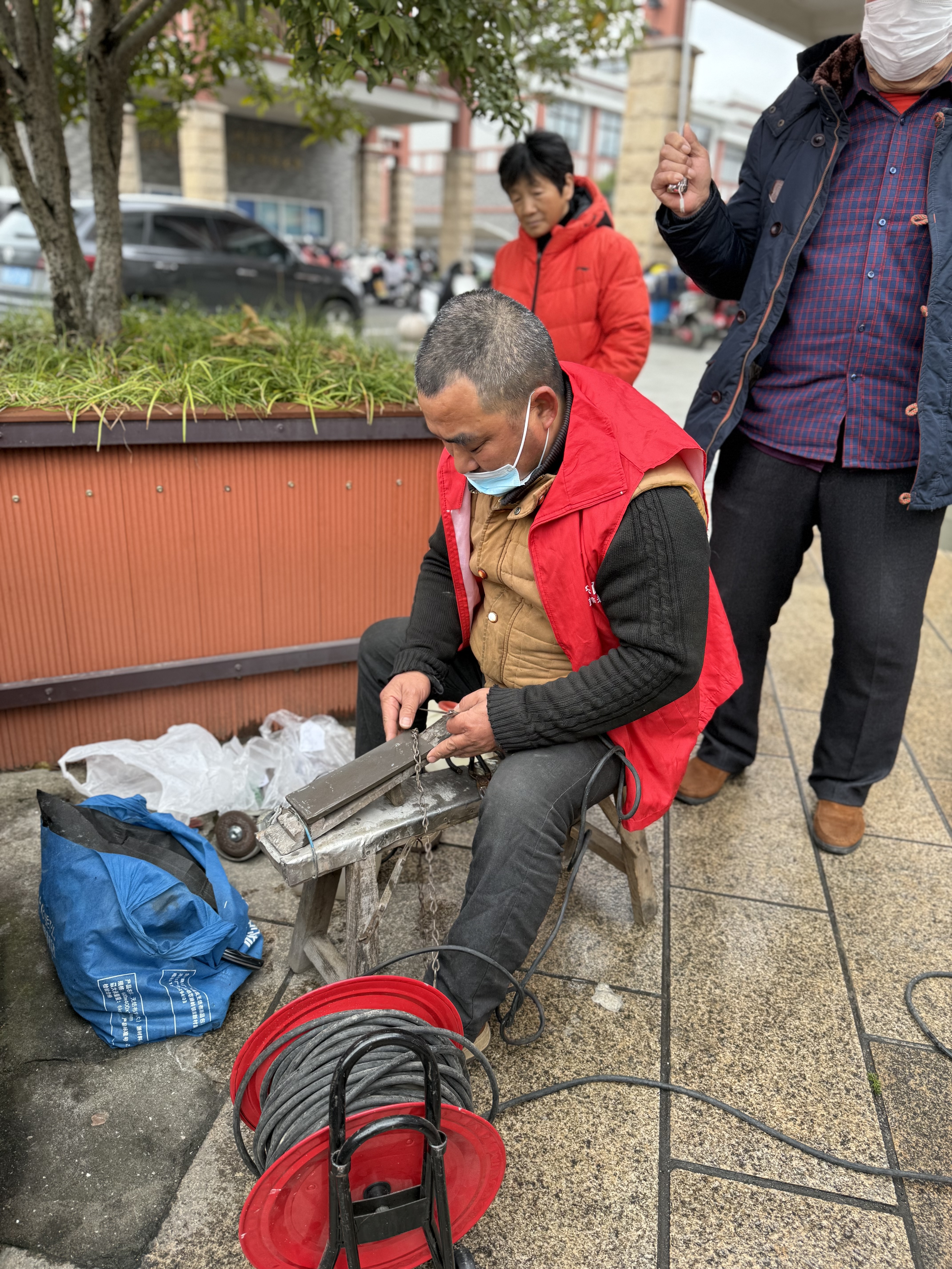 03-05慈邻集市——弘扬雷锋精神 共筑慈邻美好 (7).jpg