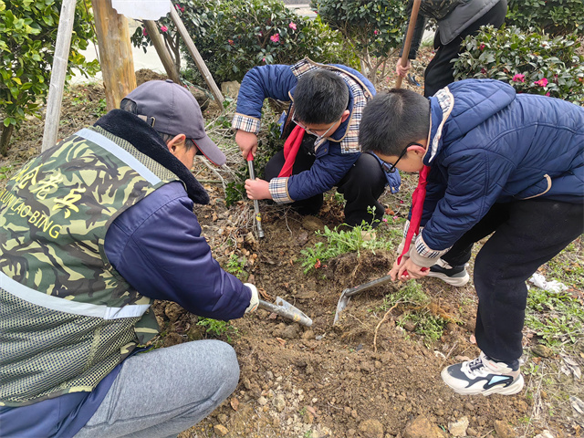 北仑柴桥成校：大手牵小手 社区“绿”动进行时.jpg