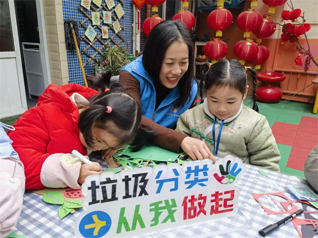 北仑柴桥成校：垃圾分类“植”有你 童心添绿齐参与.jpg