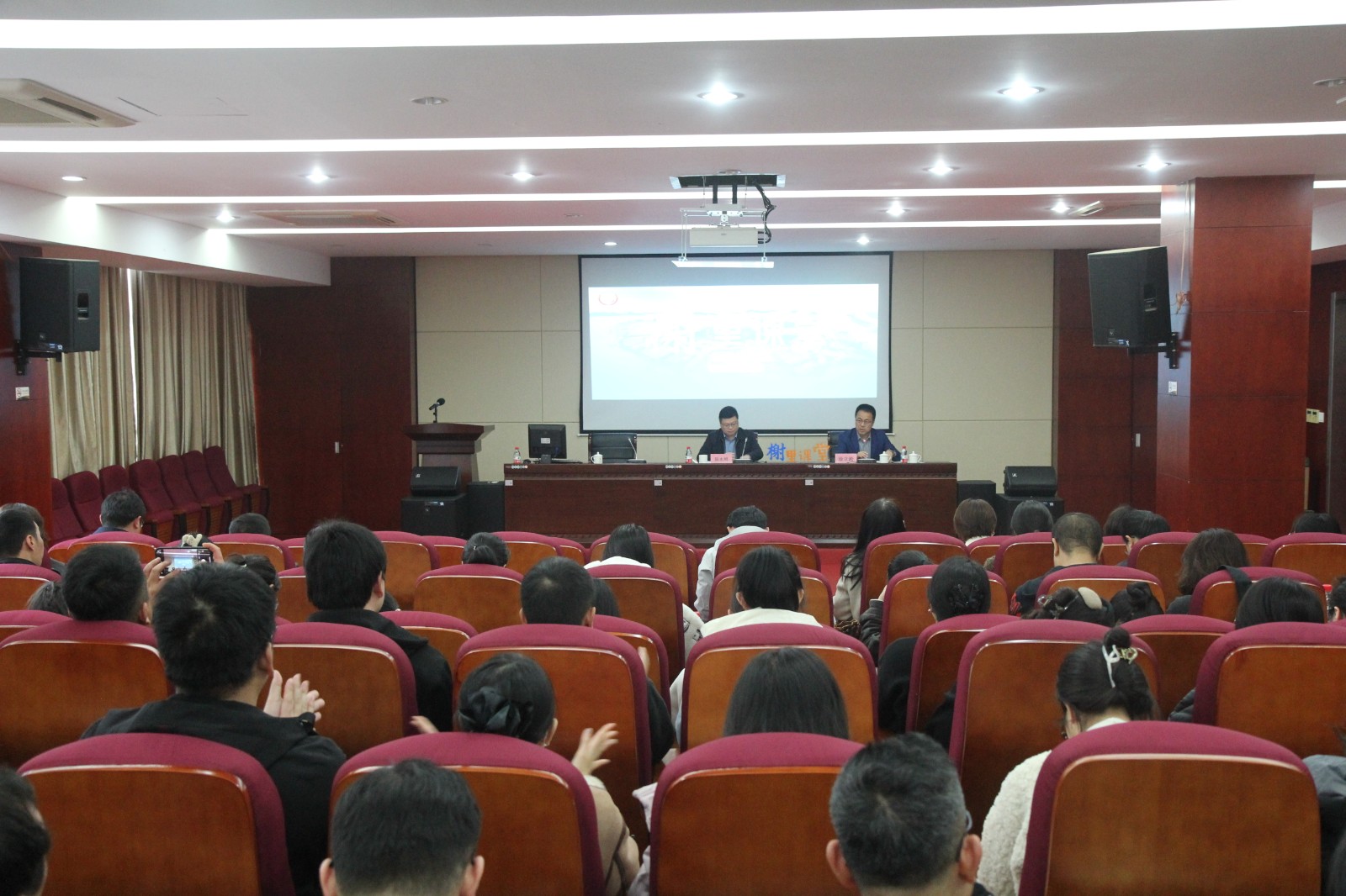 以“微光成炬”凝聚基层治理合力 大榭街道2025年度社工赋能成长营启动(1).JPG