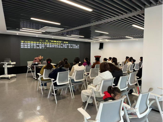 20250322破解成长密码 赋能家庭教育——高桥社区举办青少年成长教育主题讲座555.png