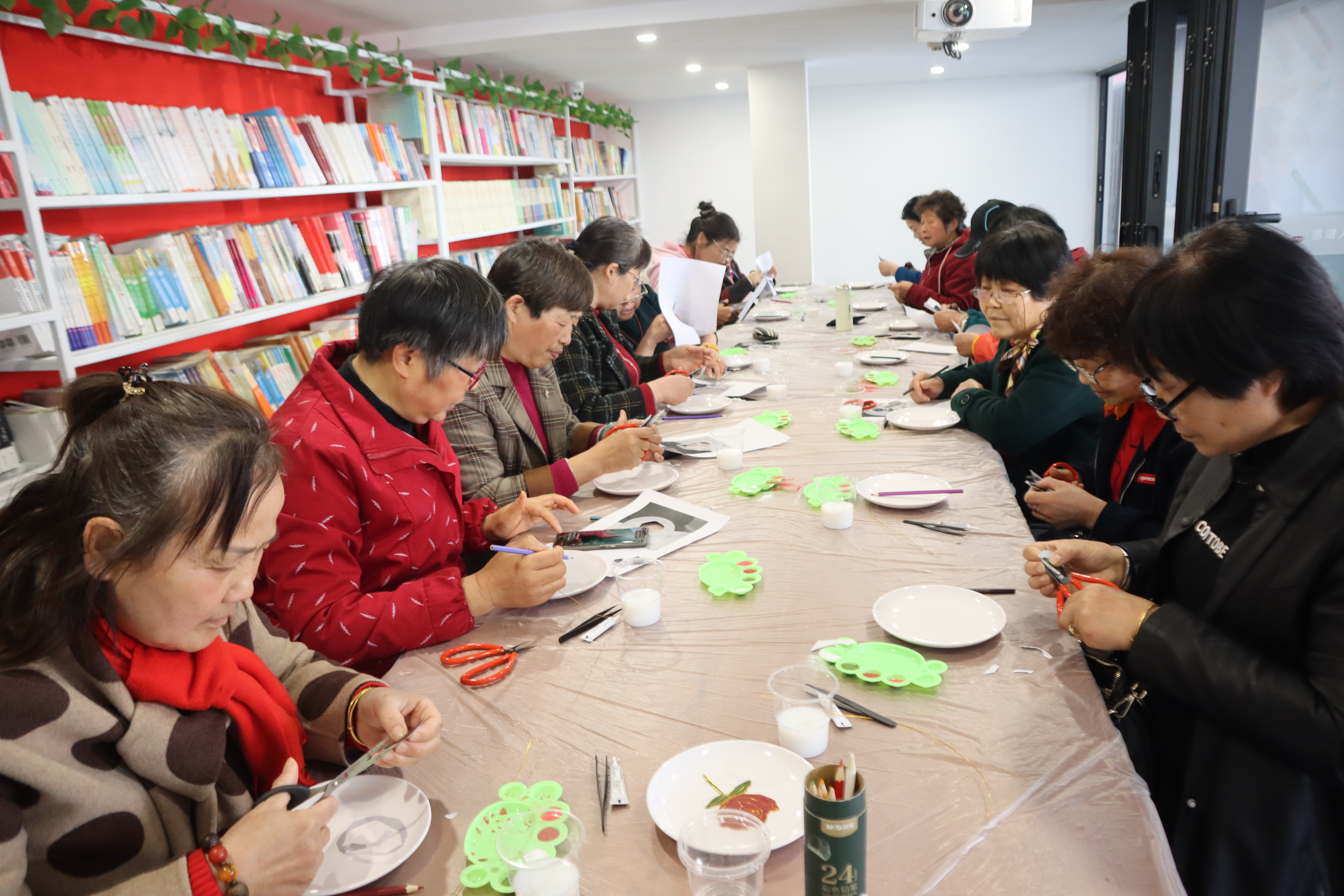 03-21“掐丝珐琅玫瑰盘” 手作活动，绽放艺术之花 (2).JPG