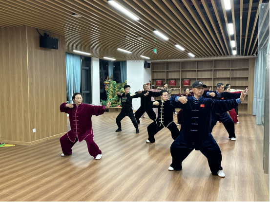 33北仑区春晓成校开展“太极进社区 健康伴我行”活动.png