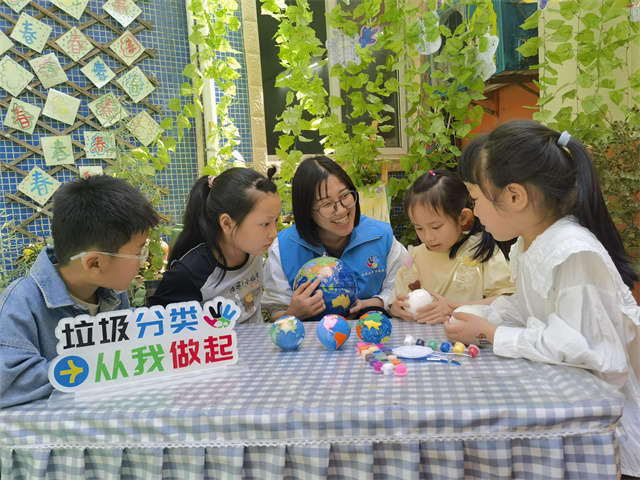 北仑柴桥成校：废弃材料再造“生态星球” 童心妙笔守护绿色家园.jpg