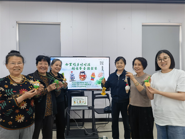 北仑柴桥成校：邻里巧手对对碰 创意蛋套擂台赛.jpg