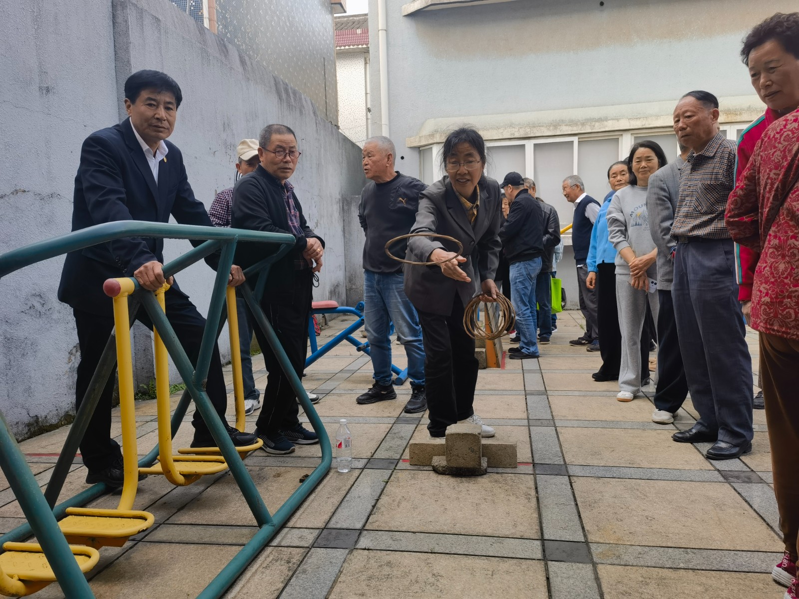 柴桥：耄耋展风采 活力映夕阳.jpg