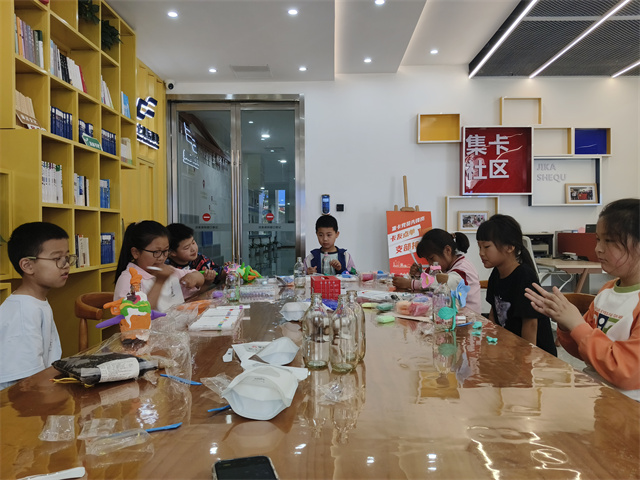 北仑柴桥成校：“瓶”空焕新记 让环保不“瓶”凡.jpg