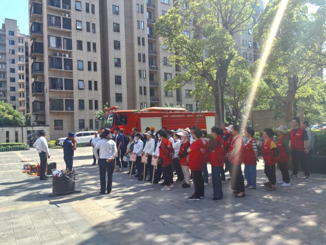 芦中社区：消防演练进网格小区，筑牢平安防火墙2.jpg