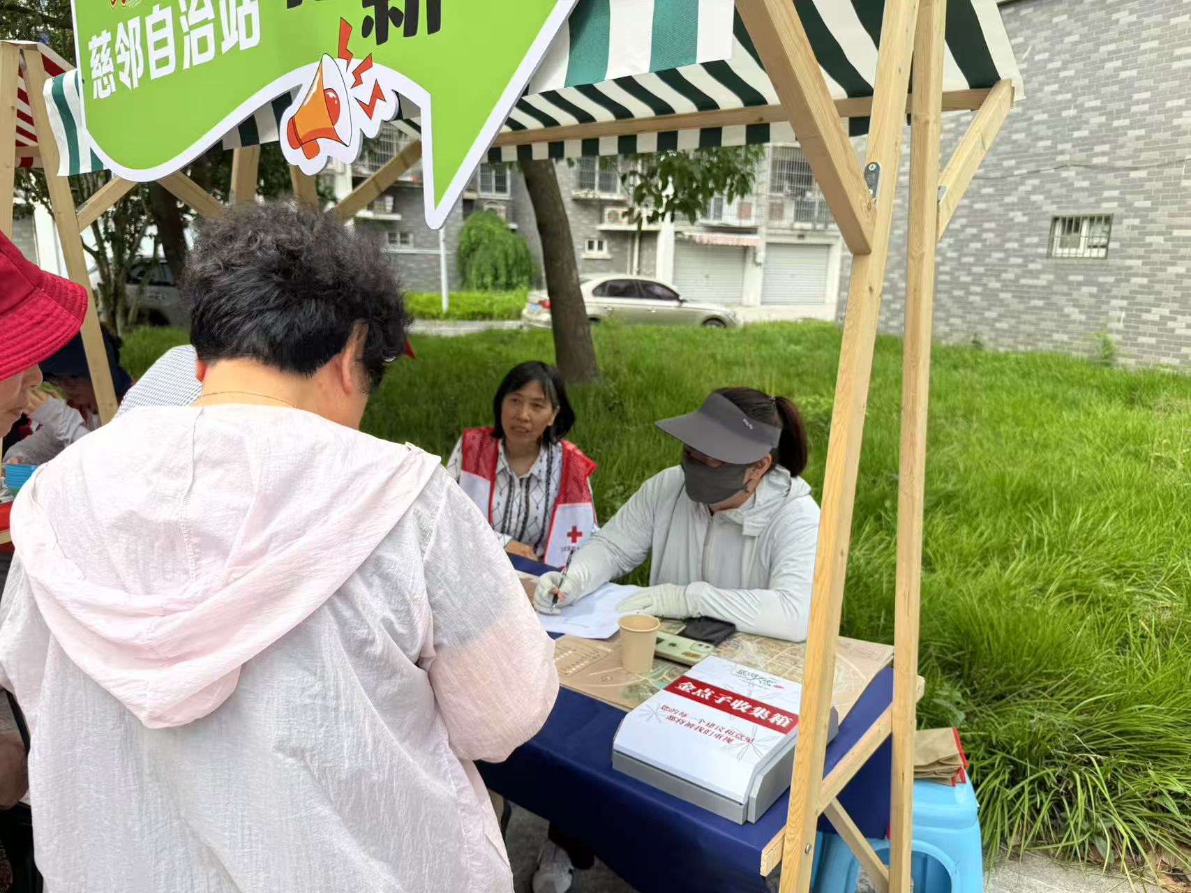 05-15慈邻长廊展新貌，烟火集市聚温情 (2).jpg