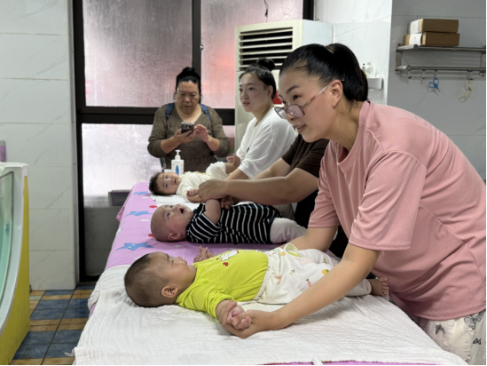56北仑区春晓成校：宝宝抚触课让新手家长收获满满.png
