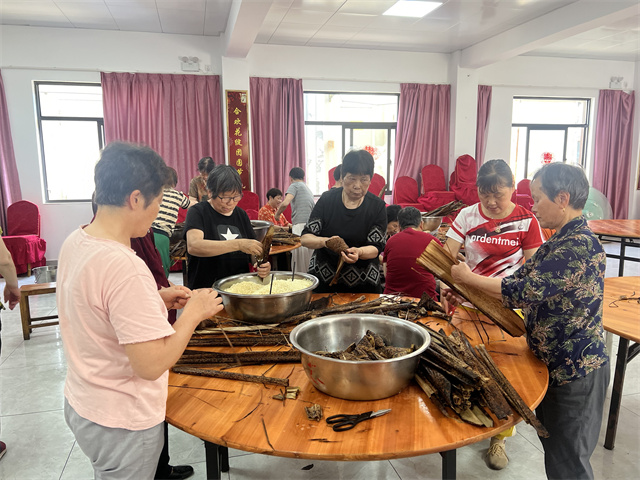 北仑柴桥成校：浓情端午 ‘粽’享温暖.jpg