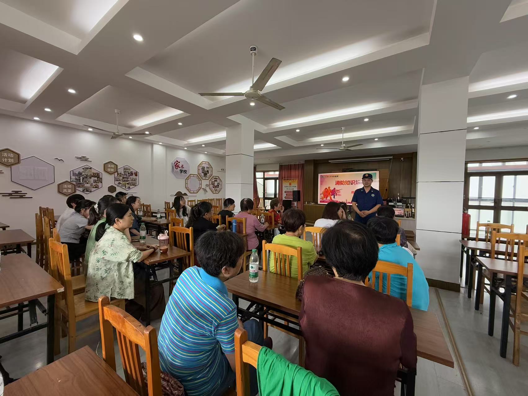 05-20筑牢安全防线！慈湖人家社区开展消防知识培训活动 (2).jpg