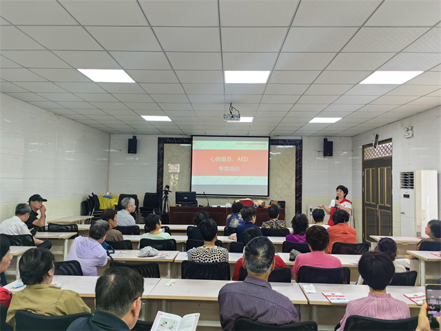 北仑柴桥成校：“急救护航 守护夕阳”老年人急救技能培训进社区.jpg
