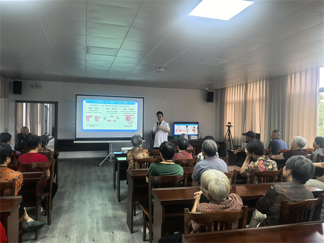 北仑柴桥成校：健康讲座进社区，助力老年群体科学控压.jpg