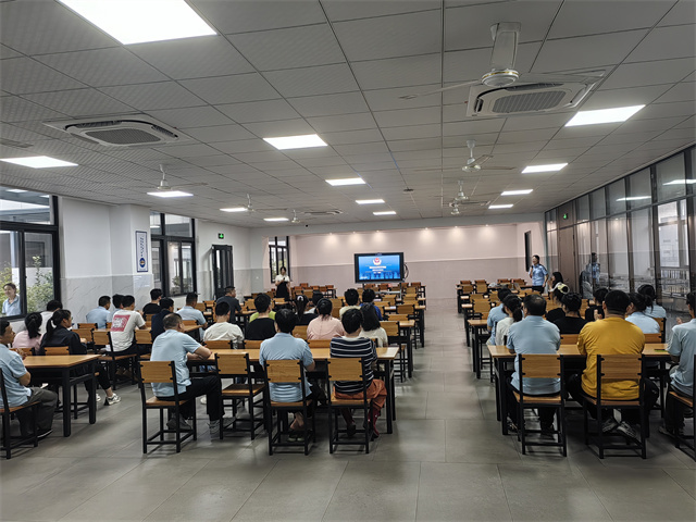 北仑柴桥成校：入企宣传零距离 筑牢反诈“防护墙”.jpg